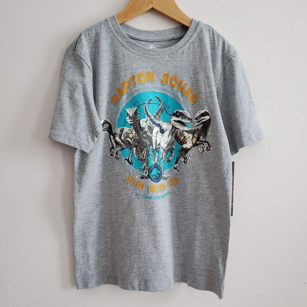 🆕️Kids Jurassic World Camp Cretaceous T-Shirt Size M(7-8)